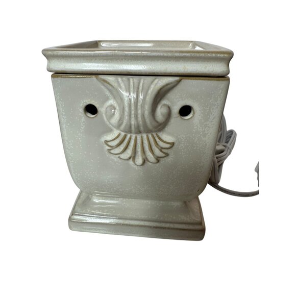 Scentsy Windsor Full-Size Warmer - Picture 5 of 11